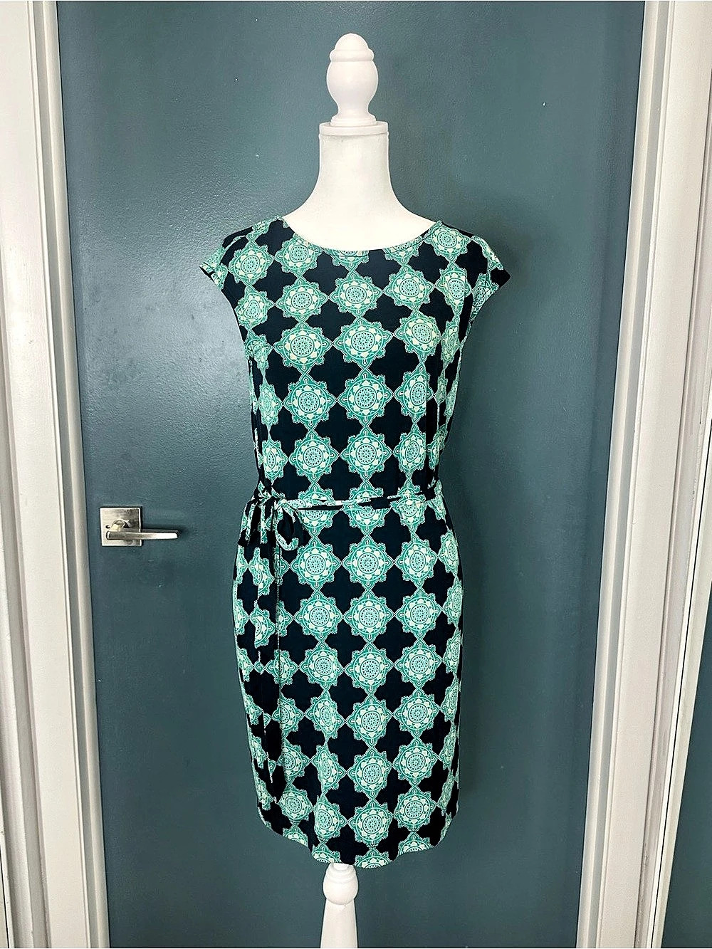 🌺Geometric Midi Dress in Green & Black Like New🌺